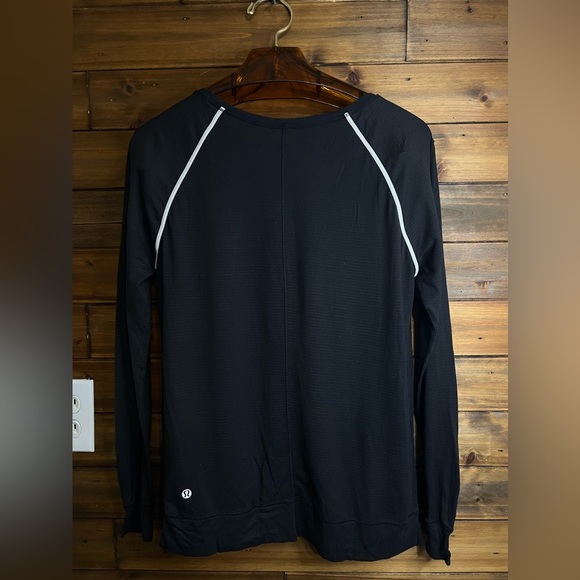 Lululemon Weightless Crew see pictures for size - Picture 4 of 6